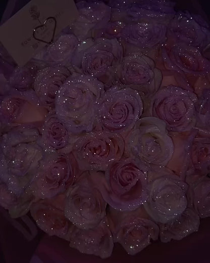 Buquê de Rosas com Glitter + Anel Solitário NewLove ❤️