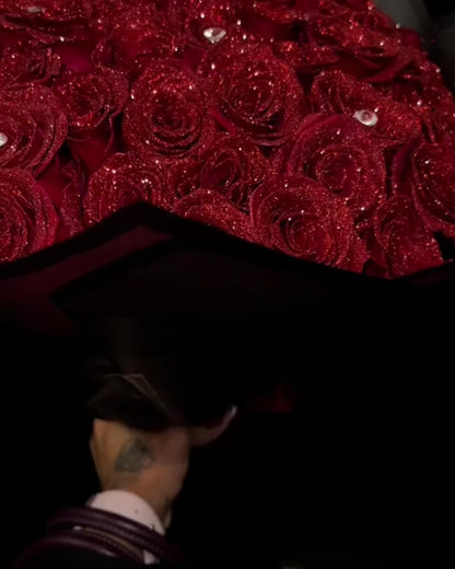 Buquê de Rosas com Glitter + Anel Solitário NewLove ❤️