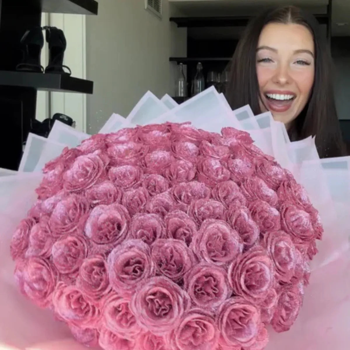 Buquê de Rosas com Glitter + Anel Solitário NewLove ❤️