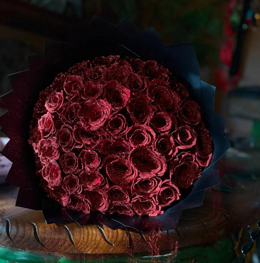 Buquê de Rosas com Glitter + Anel Solitário NewLove ❤️